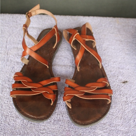 Time and Tru Shoes - Time and Tru Size 9 Women’s Brown Sandals with Crisscross Straps and Ankle Strap